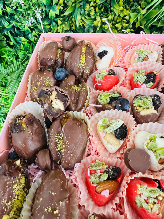 Strawberries dipped in chocolate mix box