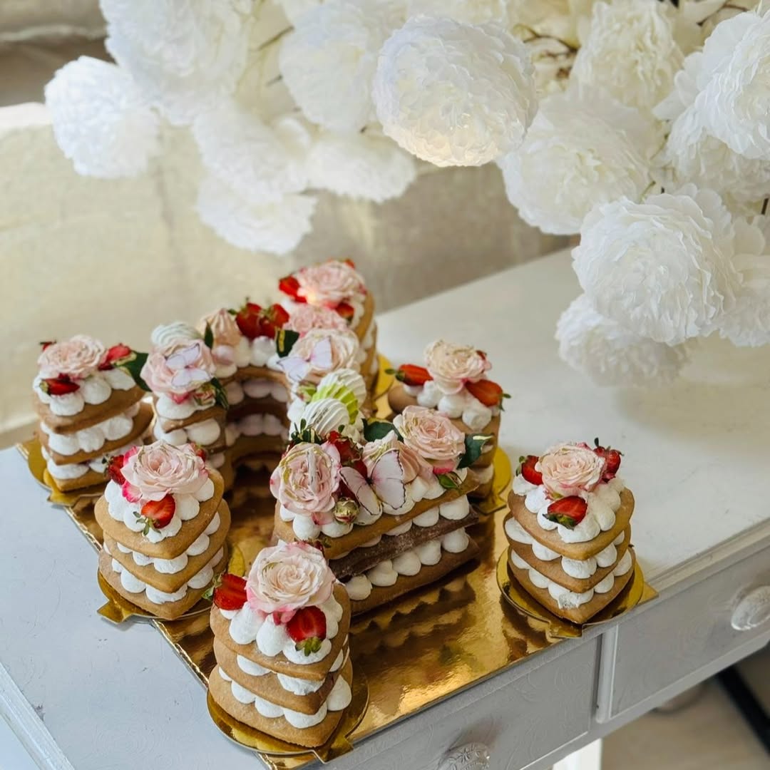 SMALL NUMBER CAKE VS 6 HEARTS