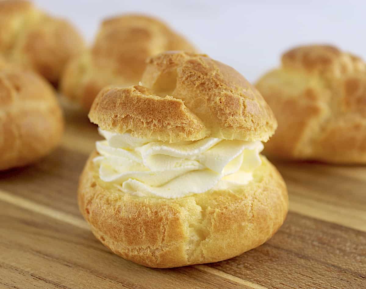 ECLAIR CHRISTMAS TREE CAKE