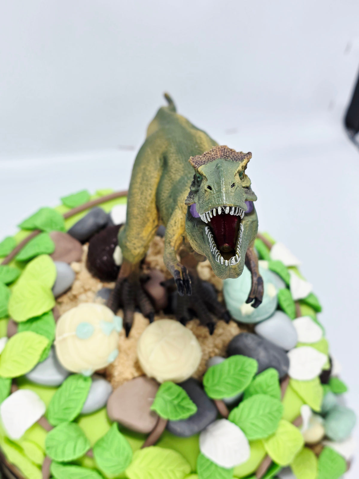 T REX DESIGN CAKE