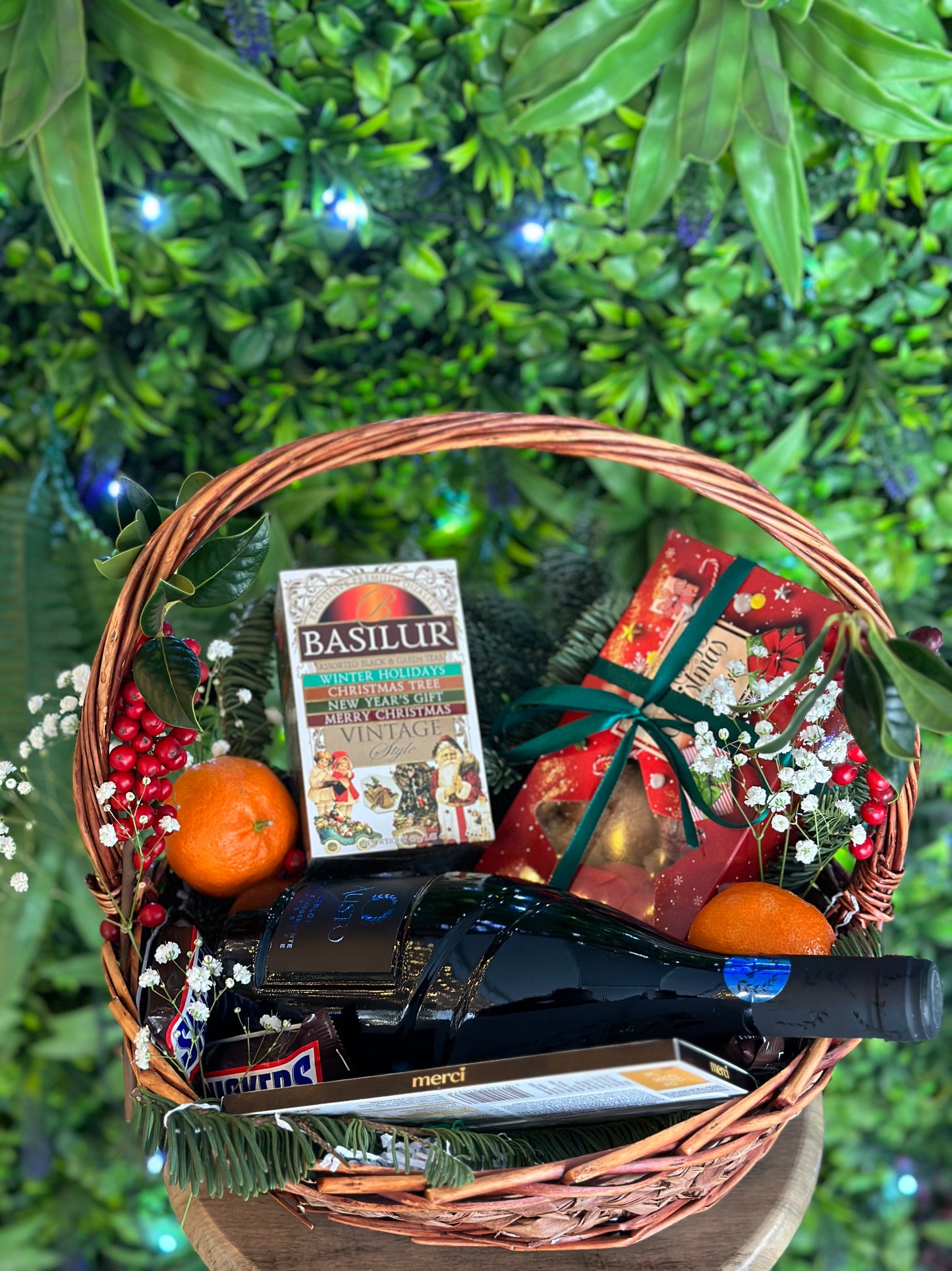 CHRISTMAS GIFT BASKET