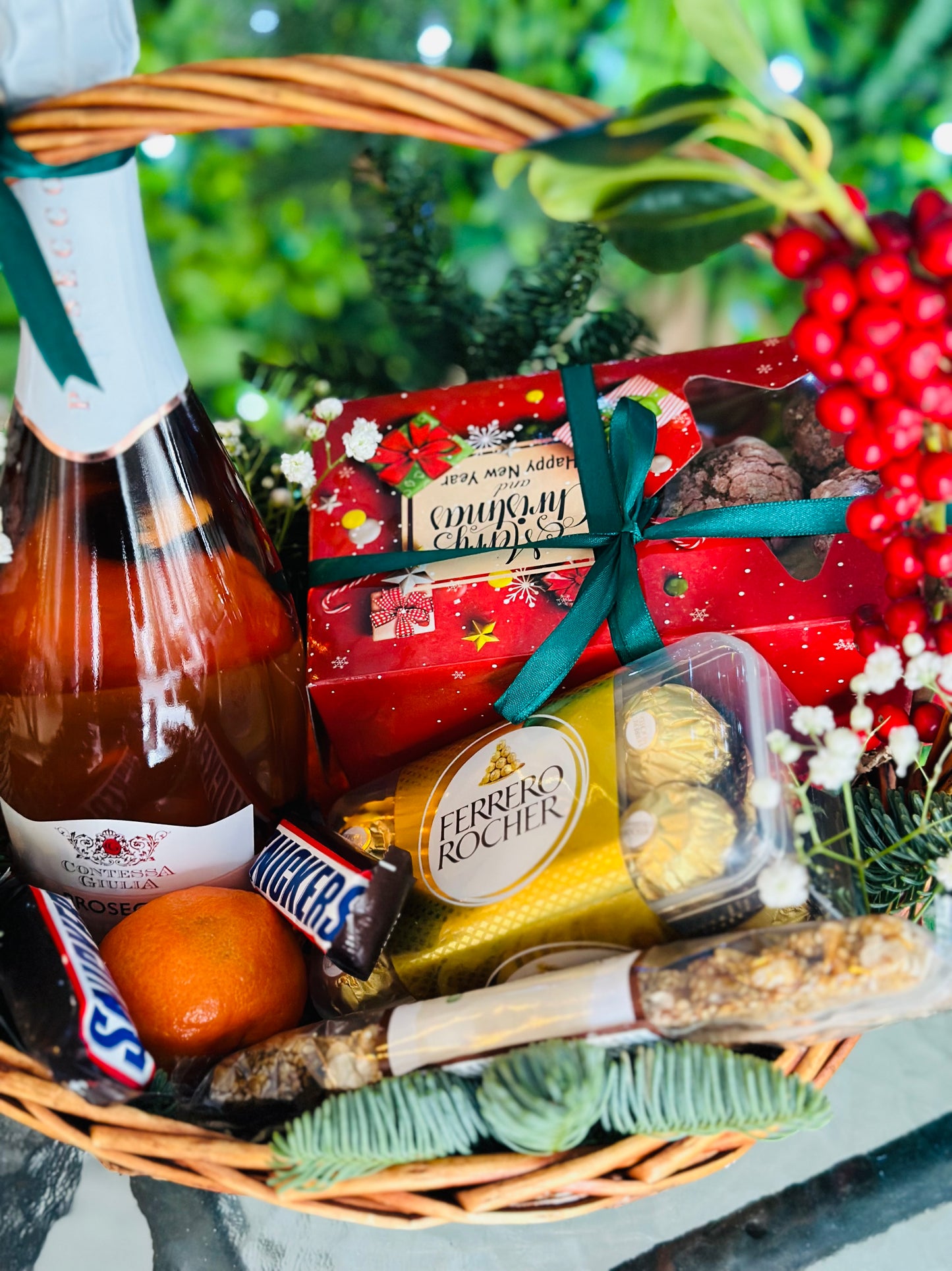 CHRISTMAS GIFT BASKET