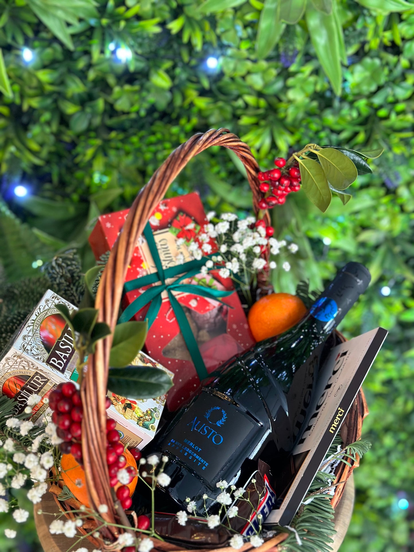 CHRISTMAS GIFT BASKET