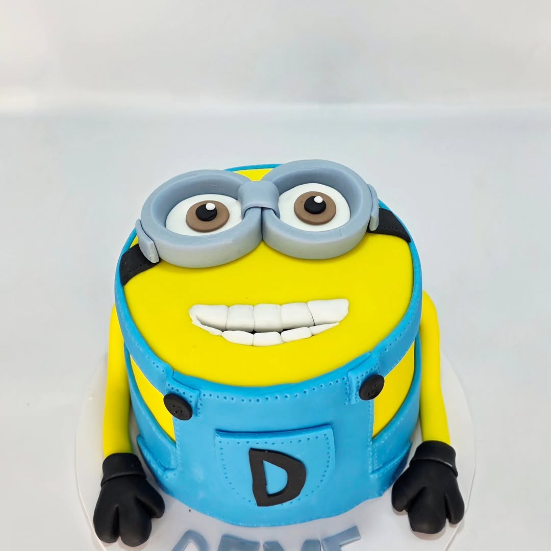 MINION CAKE