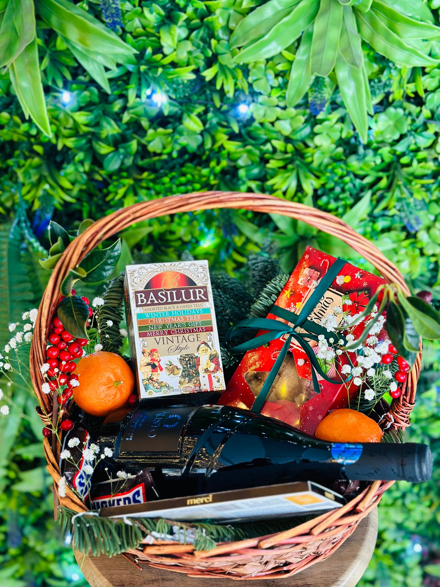 CHRISTMAS GIFT BASKET