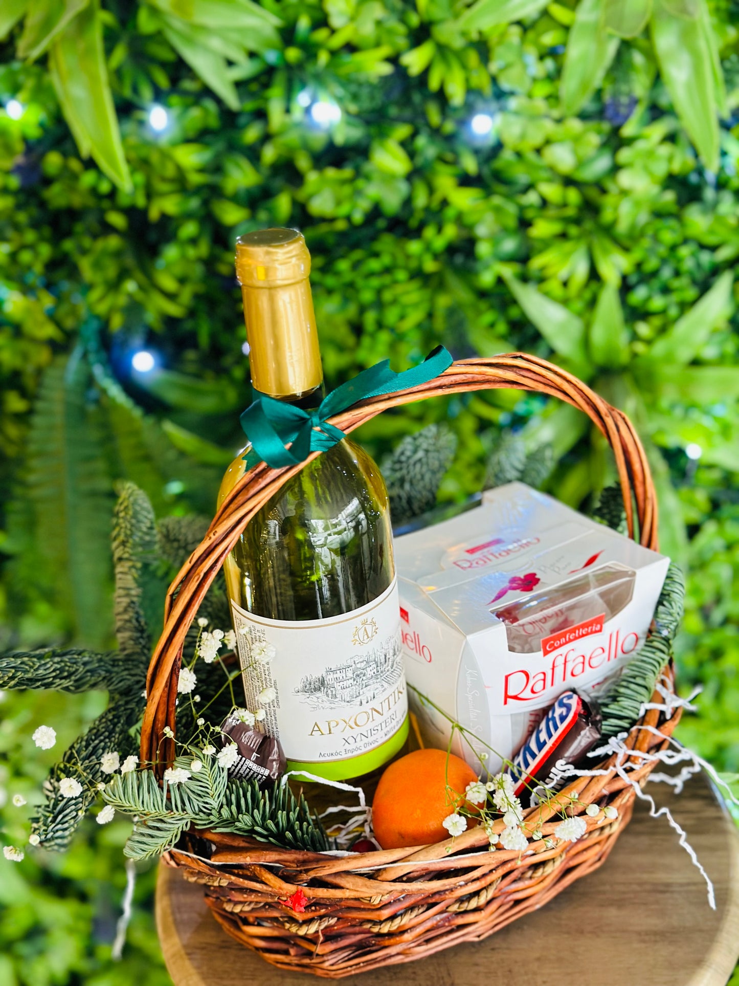 CHRISTMAS GIFT BASKET