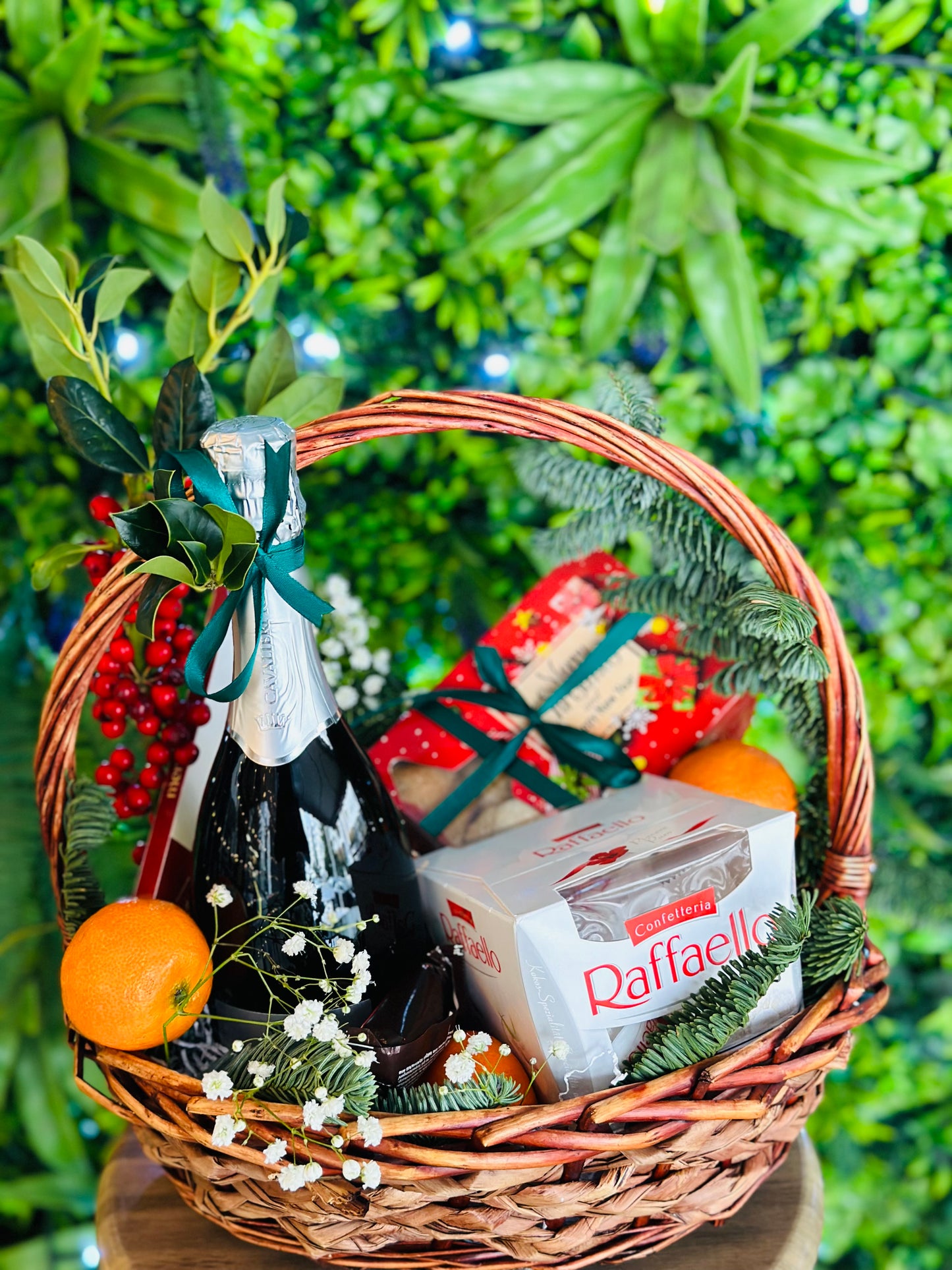 CHRISTMAS GIFT BASKET