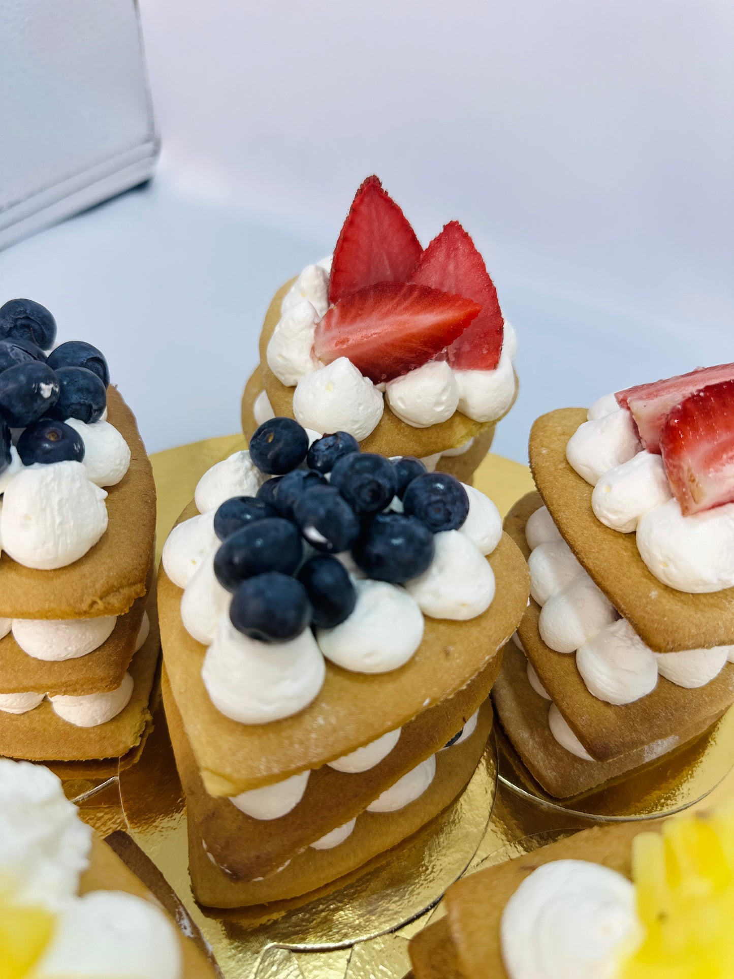 6 BISCUIT HEART SHAPED CAKES