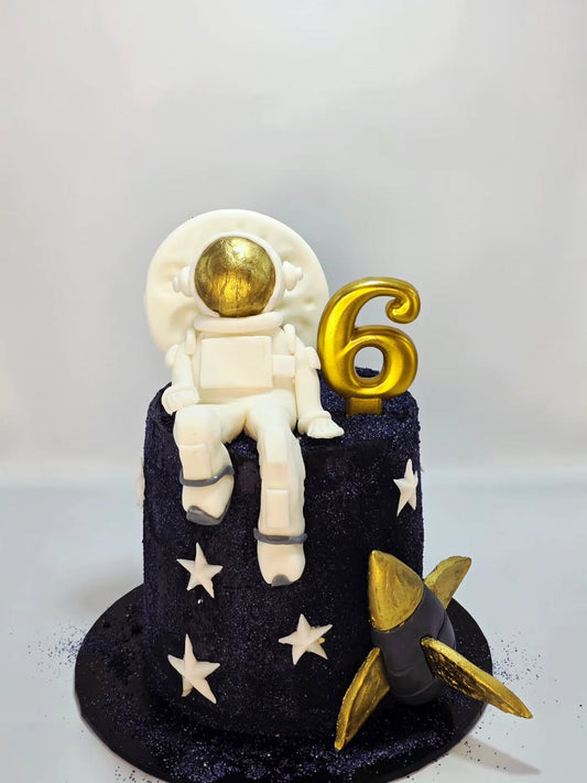 ASTRONAUT CAKE
