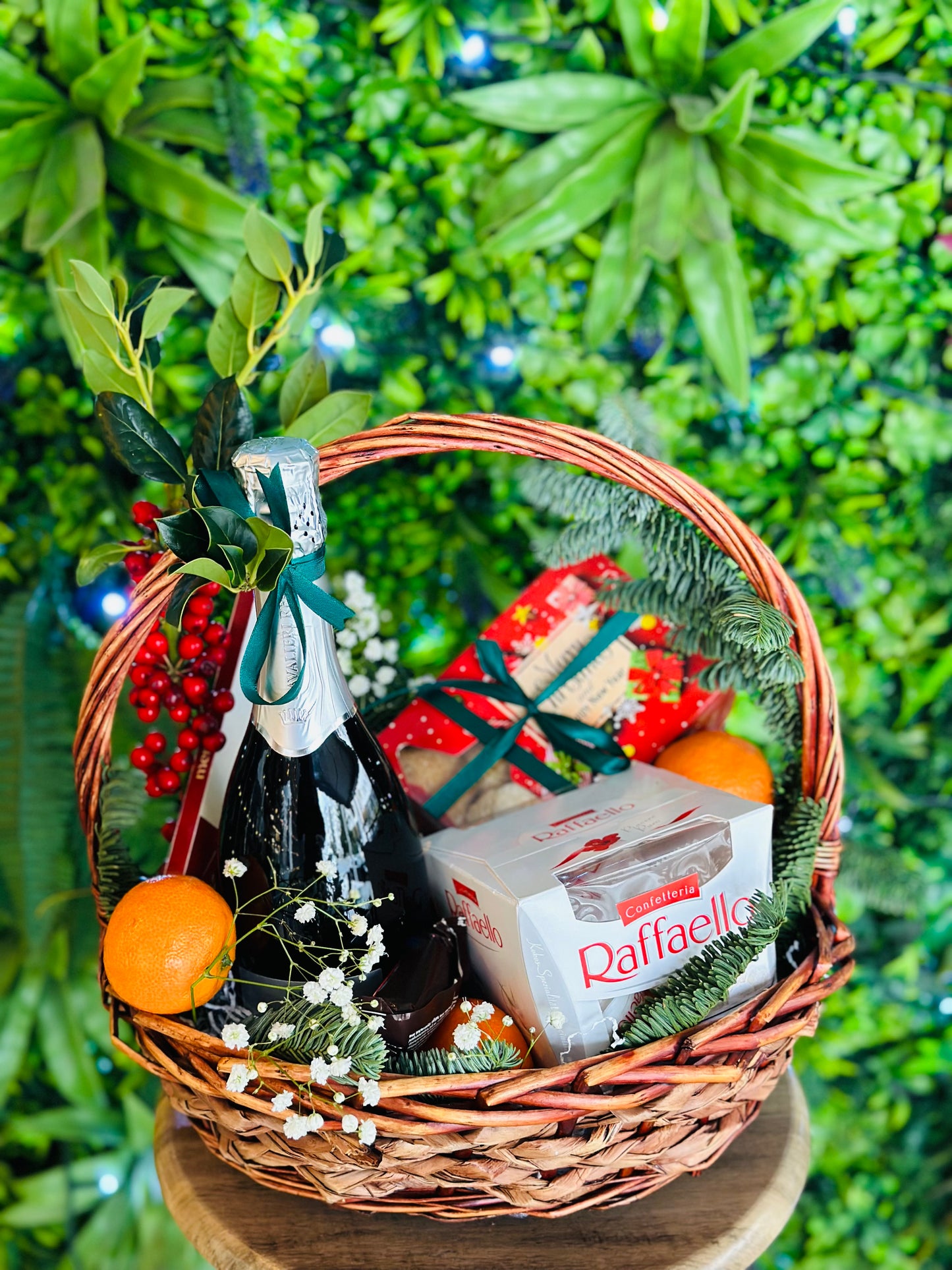 CHRISTMAS GIFT BASKET