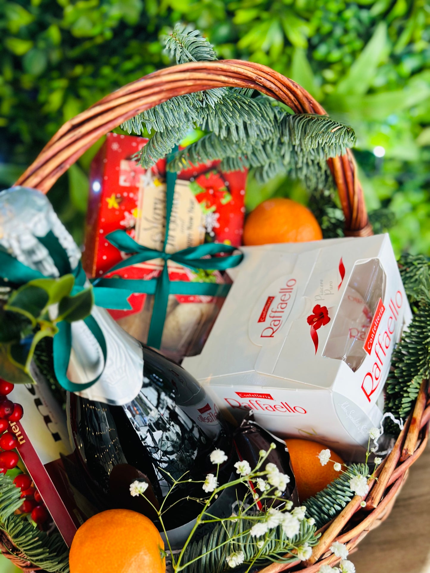 CHRISTMAS GIFT BASKET