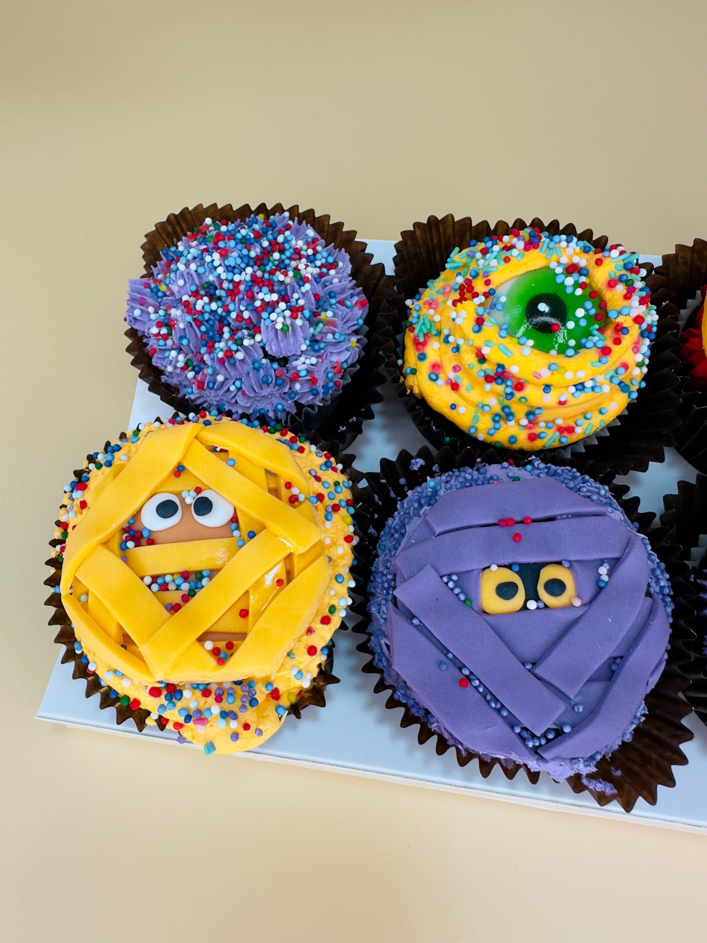 6 HALLOWEEN CUPCAKES