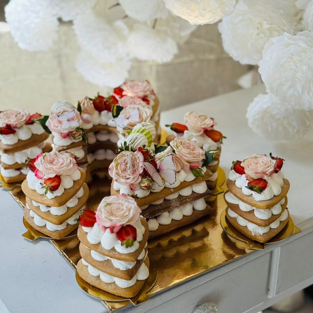 SMALL NUMBER CAKE VS 6 HEARTS