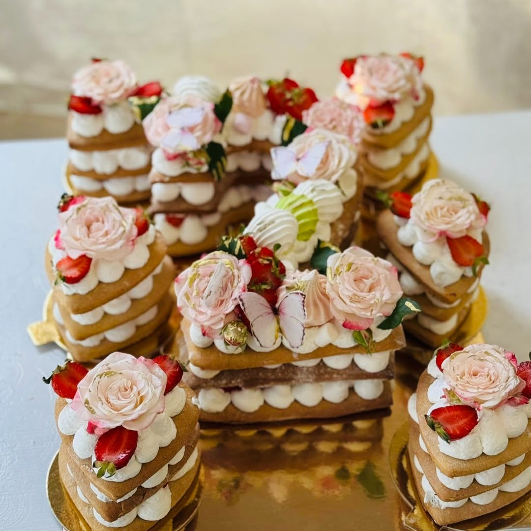 SMALL NUMBER CAKE VS 6 HEARTS