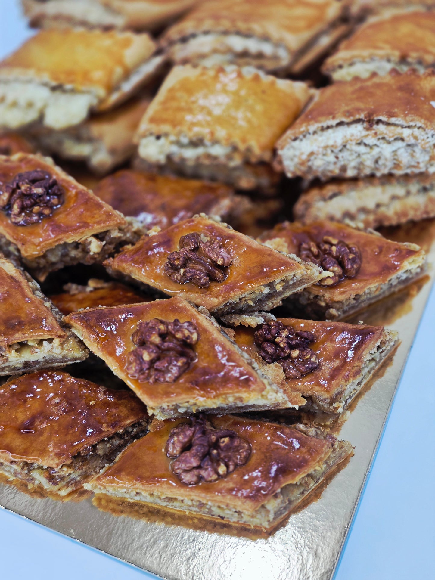 ARMENIAN PAKLAVA VS GATA