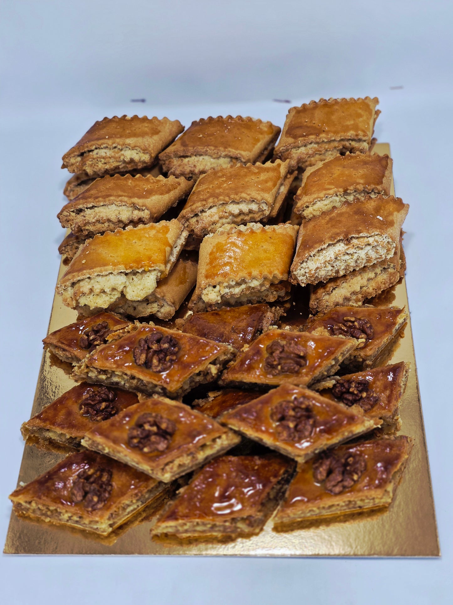 ARMENIAN PAKLAVA VS GATA