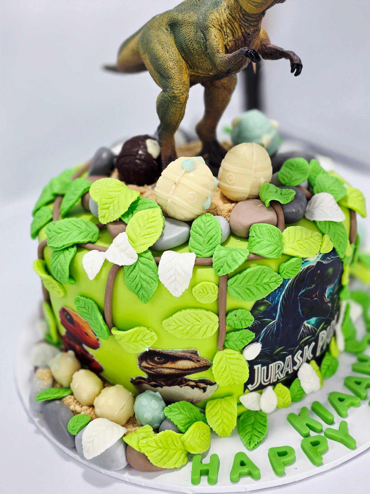 T REX DESIGN CAKE