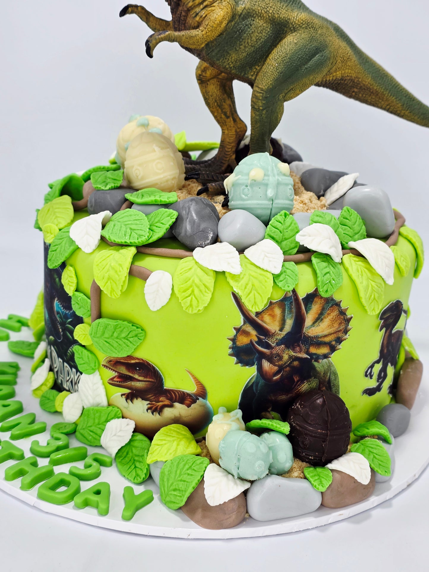 T REX DESIGN CAKE