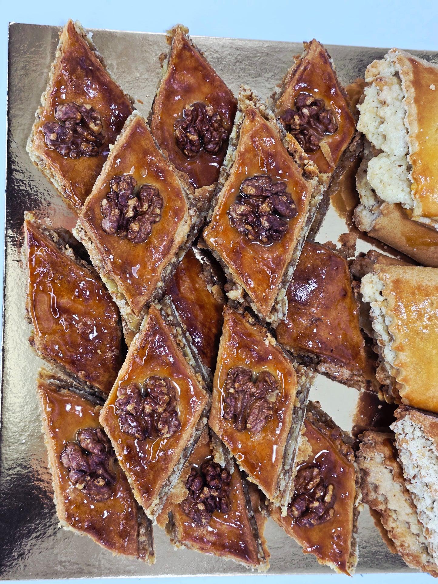 ARMENIAN PAKLAVA VS GATA