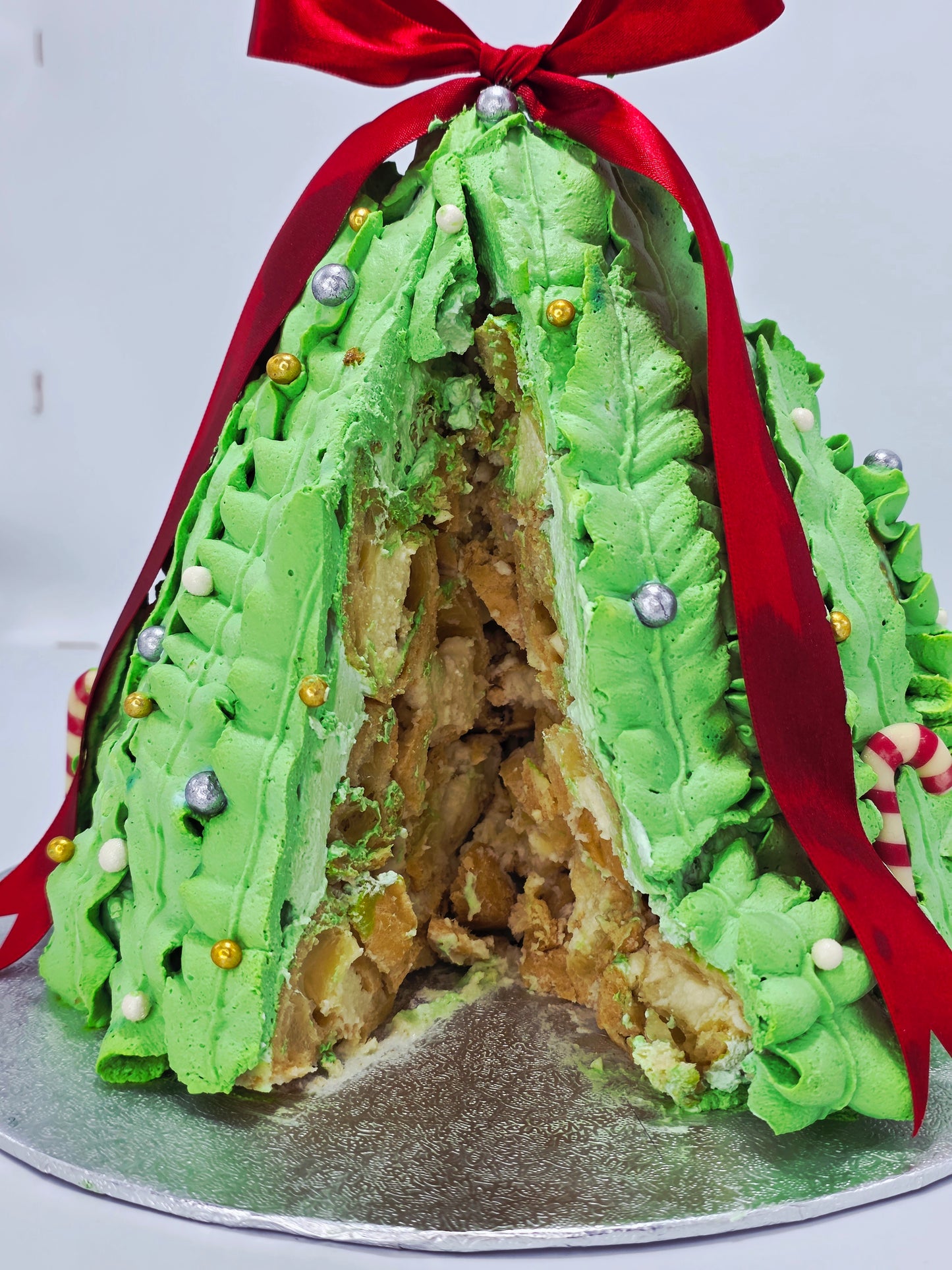 ECLAIR CHRISTMAS TREE CAKE