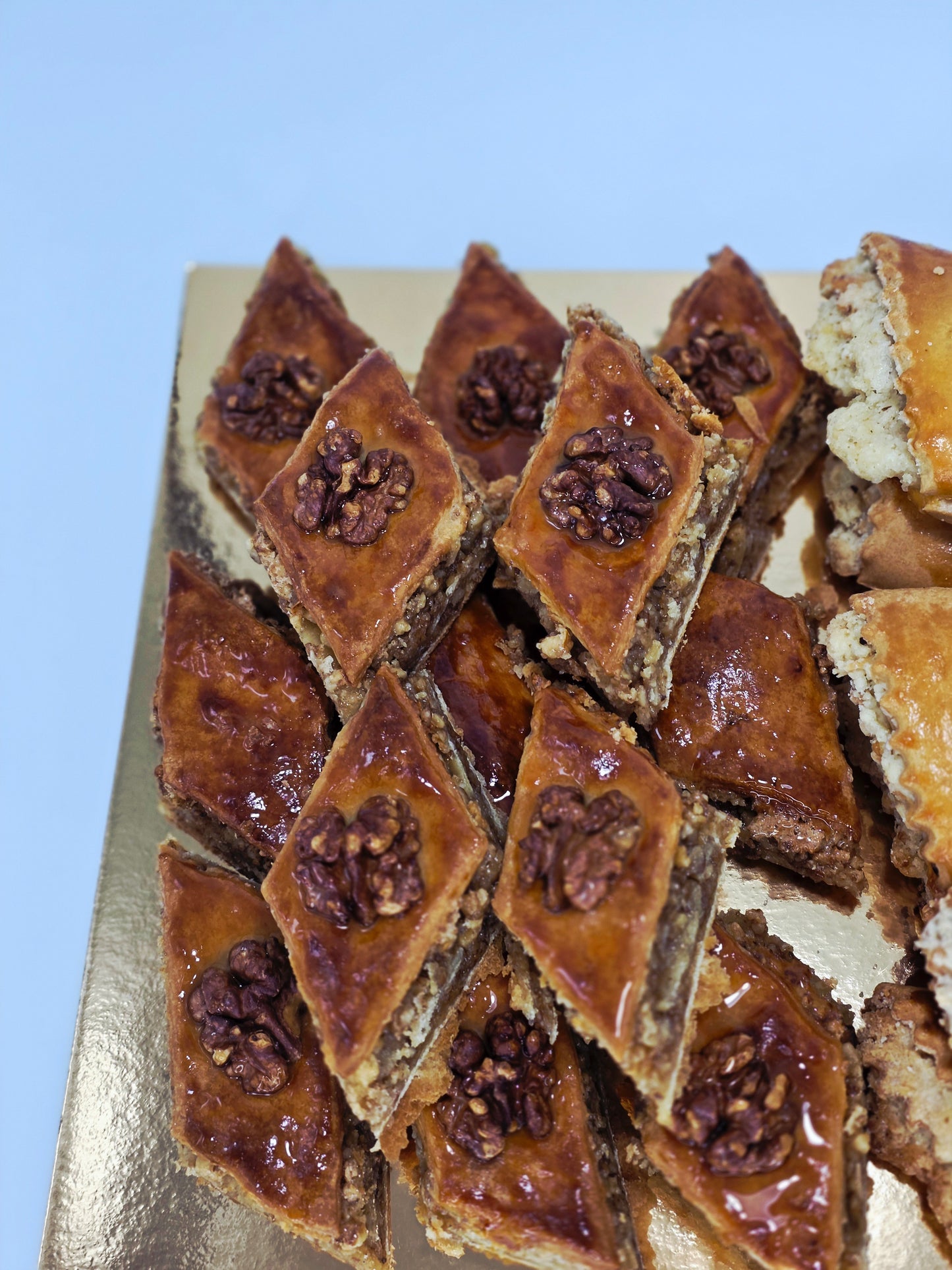 ARMENIAN PAKLAVA VS GATA