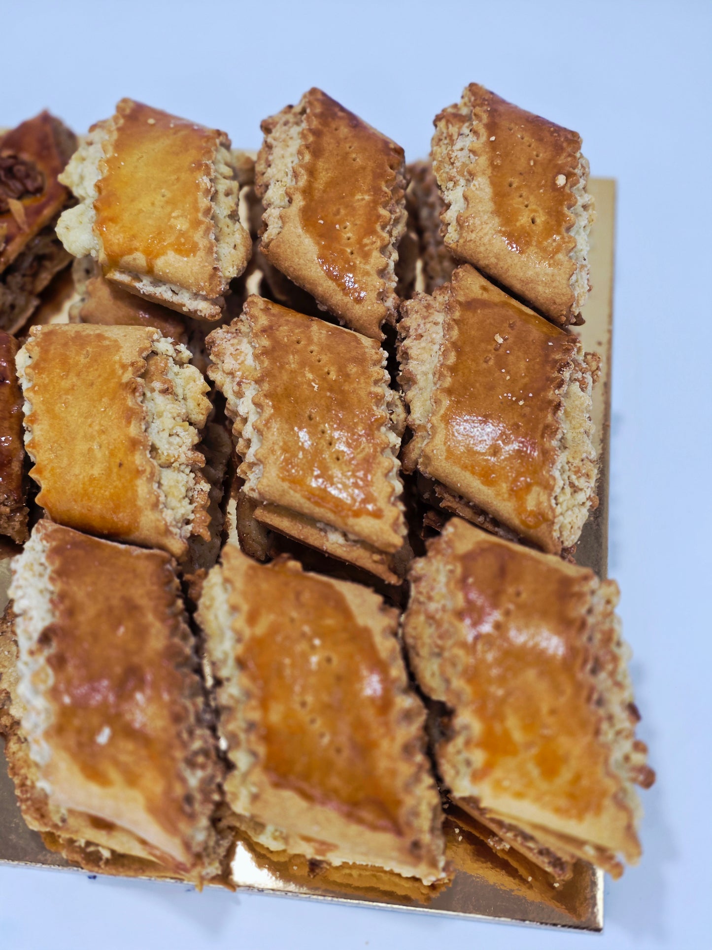 ARMENIAN PAKLAVA VS GATA