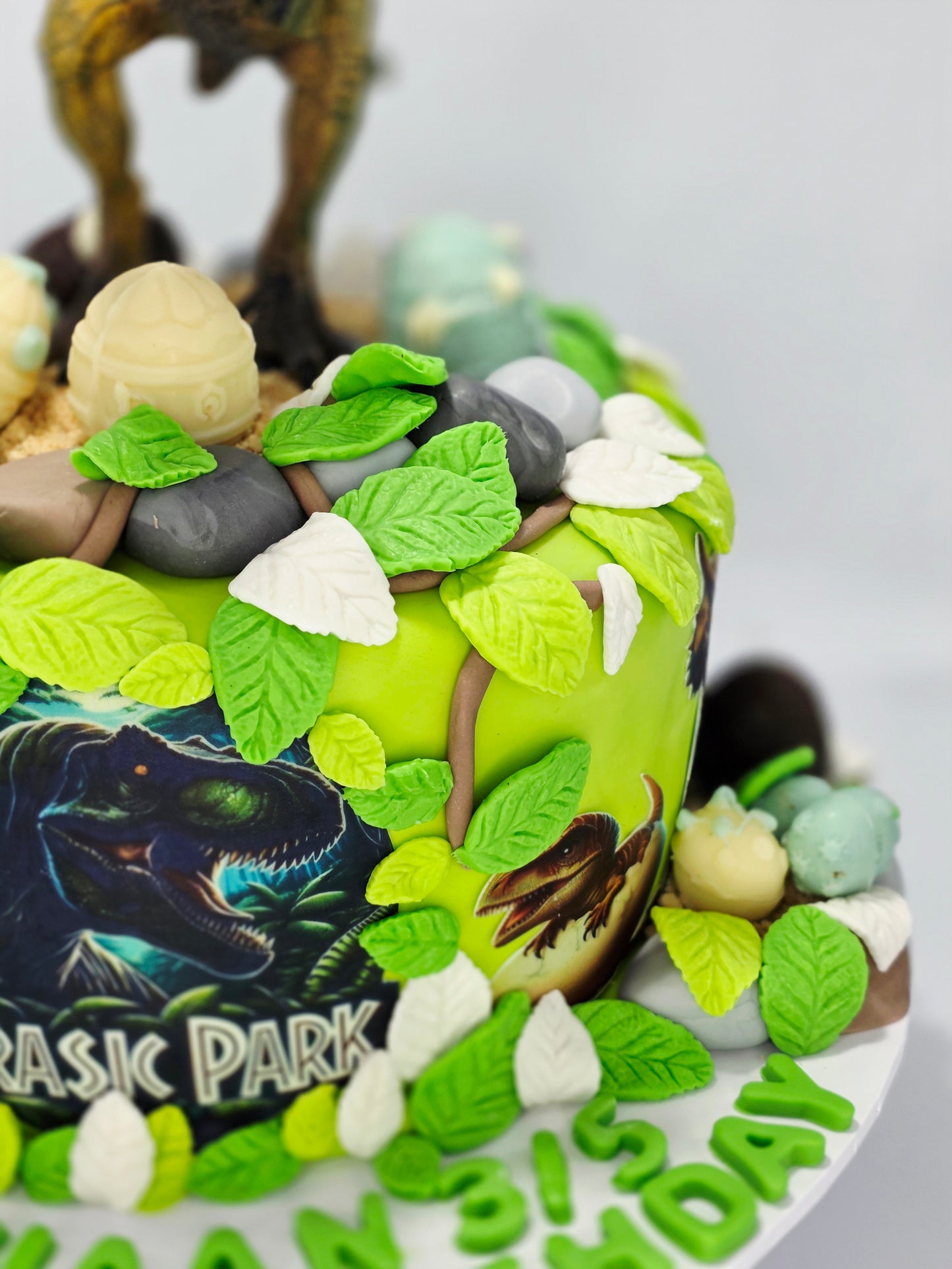 T REX DESIGN CAKE
