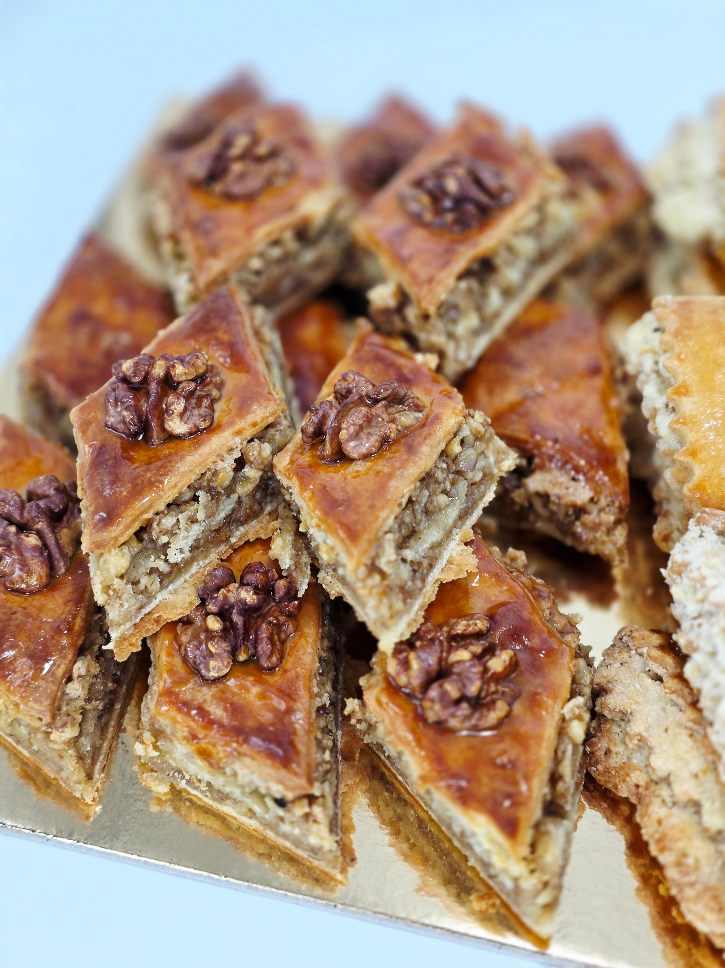 ARMENIAN PAKLAVA VS GATA