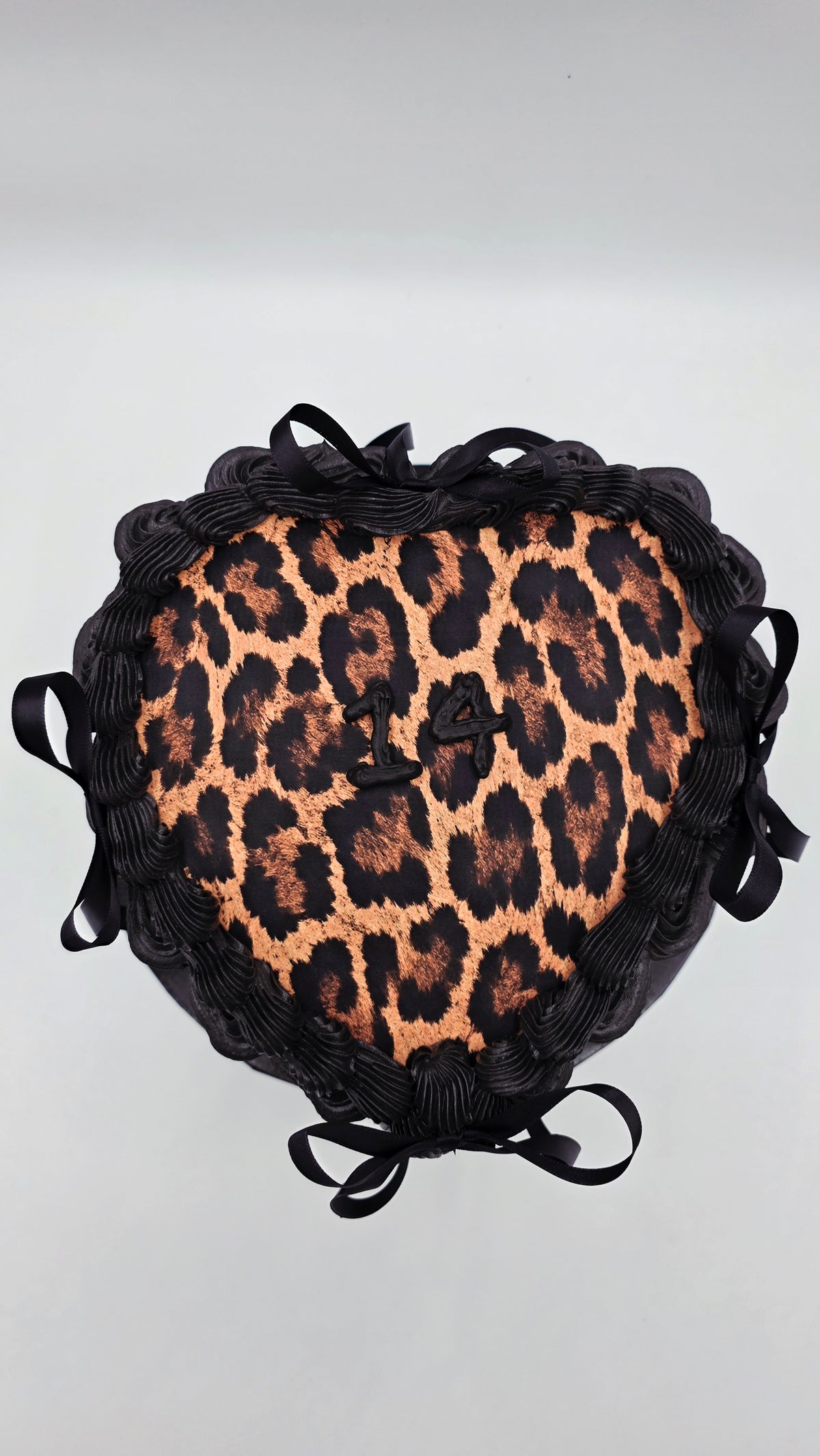 VINTAGE HEART CAKE