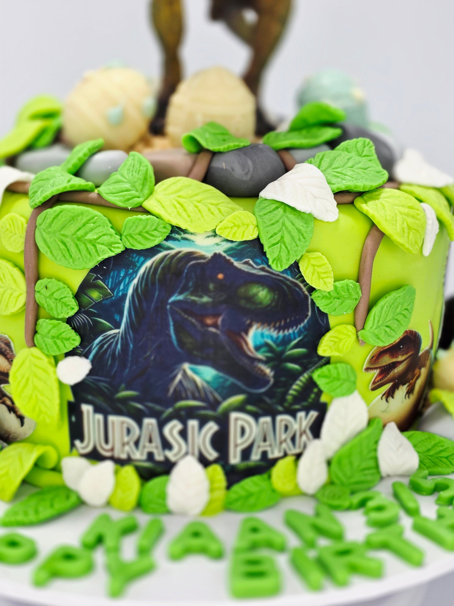 T REX DESIGN CAKE