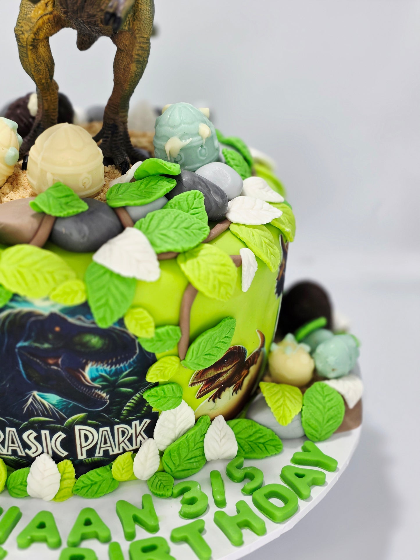 T REX DESIGN CAKE