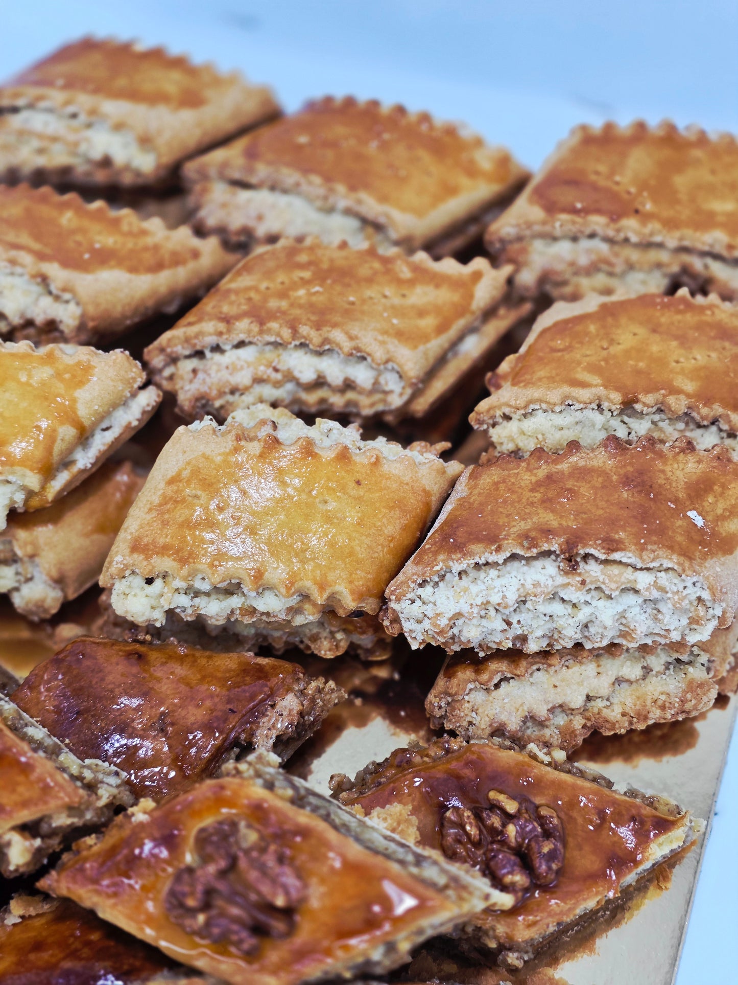 ARMENIAN PAKLAVA VS GATA